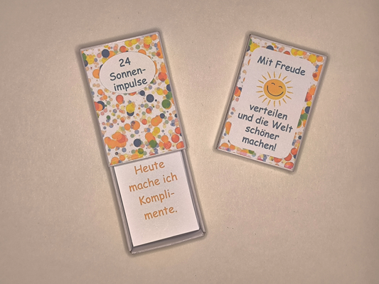 Vorder- und Rückseite der Schatzkiste 24 Sonnenimpulse mit Einblick in die Schachtel