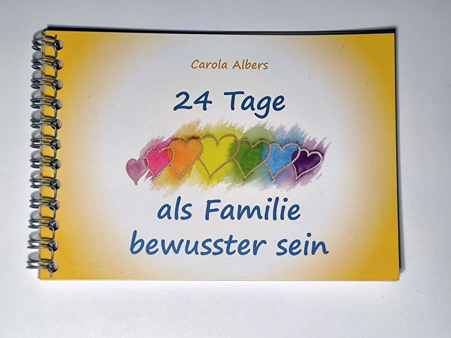 Foto des Buches mit Spiralbindung 24 Tage als Familie bewusster sein
