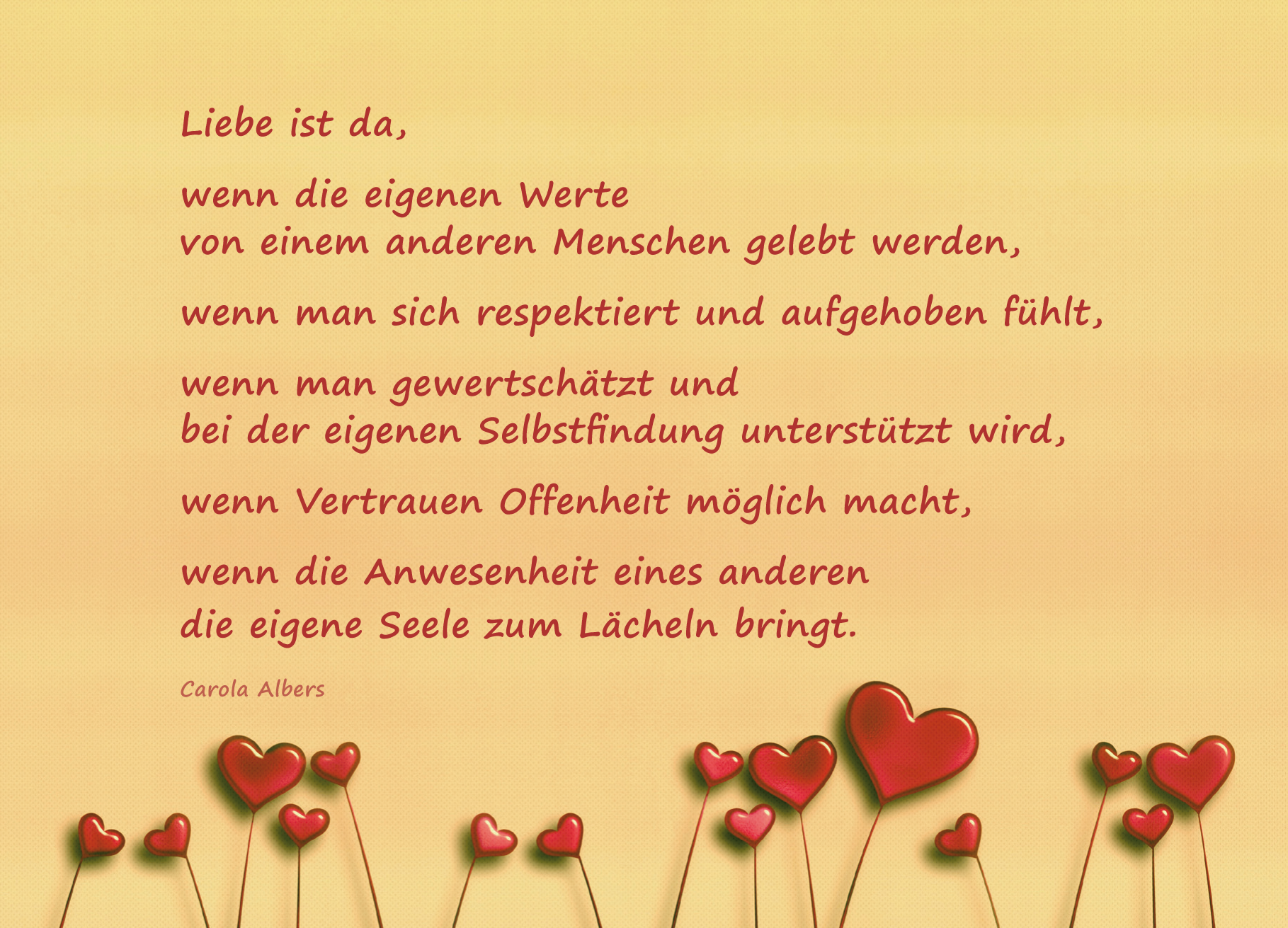 Text zur Anweisenheit von Liebe von Carola Albers auf hellem, beigegelbem Hintergrund; an der unteren Längskante befinden sich Herzen, die wie einzelne Blumen mit Stielen in die Postkarte hineinragen und den Text untermalen.
